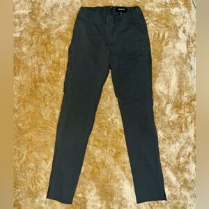 CLEAROUT🔥 WhoWhatWear Olive Pants 🖤